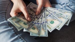 DIVIDEND PAYING STOCKS 2021